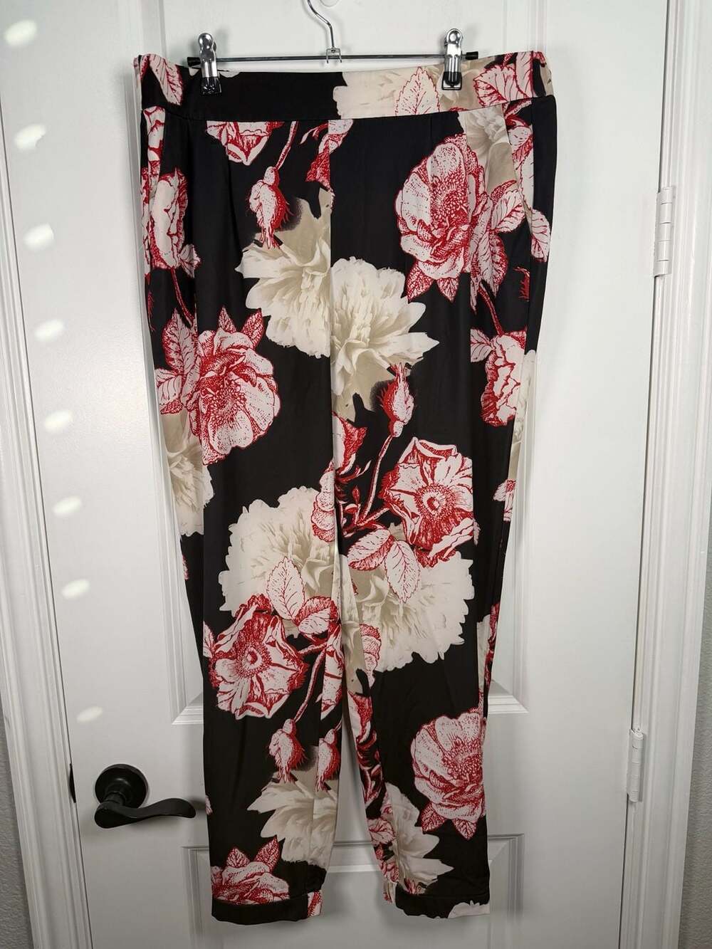 Black Label by Chico's Floral Print Ankle Jogger Pants